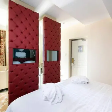 Otel Chateau De La Tour