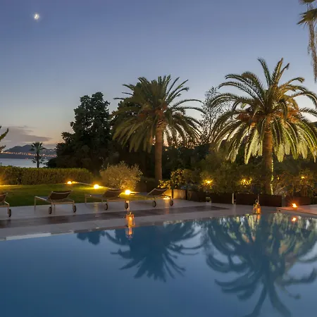 Otel Chateau De La Tour