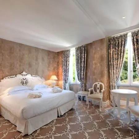 Otel Chateau De La Tour