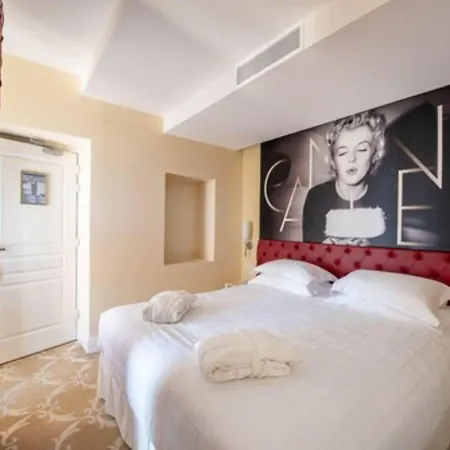 Chateau De La Tour Otel