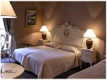 Chateau De La Tour Otel