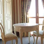 فندق Chateau De La Tour كان