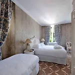 فندق Chateau De La Tour 4*