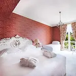 Chateau De La Tour فندق 4*
