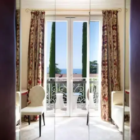 Chateau De La Tour Hotel 4*
