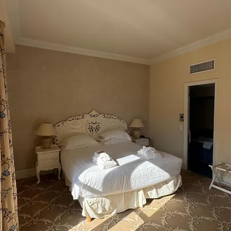 Hotel Château De La Tour 4*