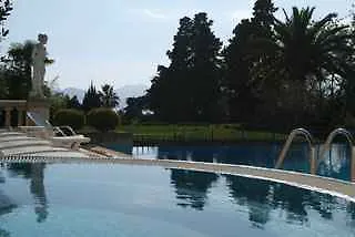 Ξενοδοχείο Chateau De La Tour 4*