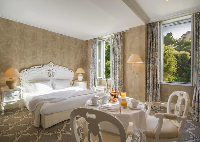 Chateau De La Tour Hotel 4*
