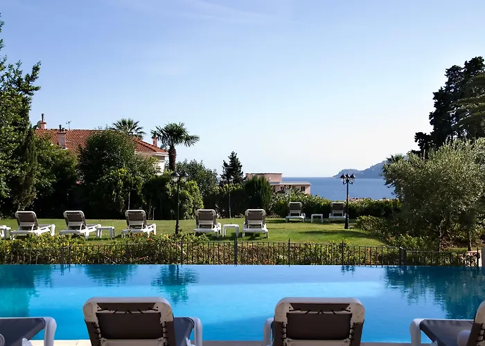 Chateau De La Tour Hotel