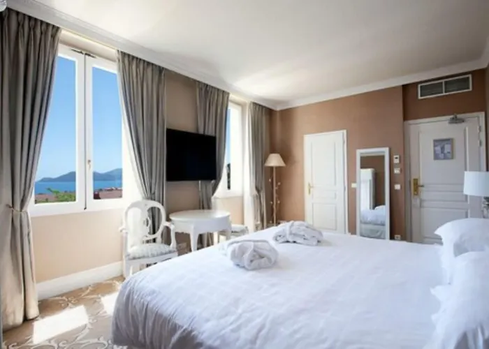 Chateau De La Tour Hotel