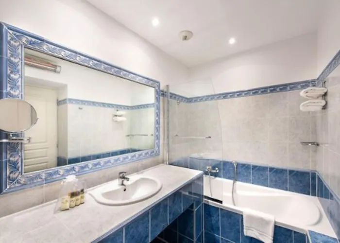 Chateau De La Tour 4* Cannes