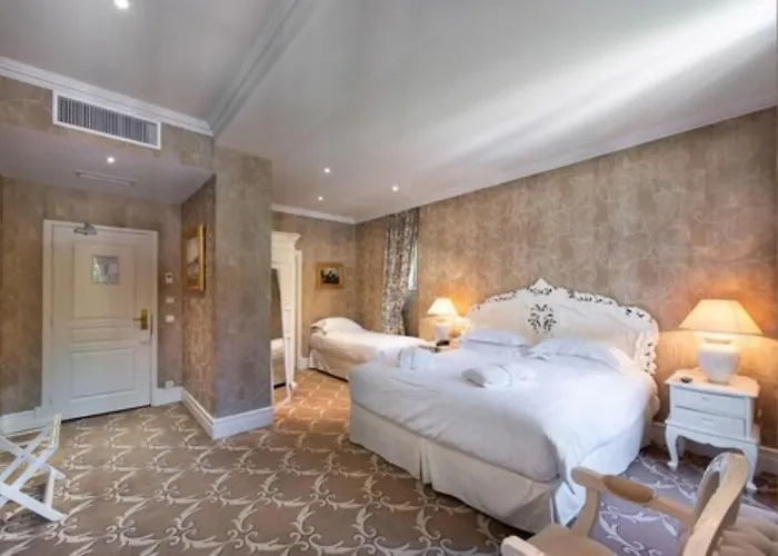 Отель Chateau De La Tour Канны