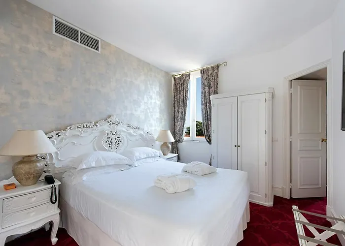 Chateau De La Tour 4*