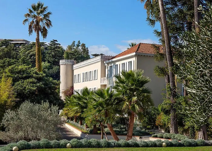 Chateau De La Tour Szálloda Cannes