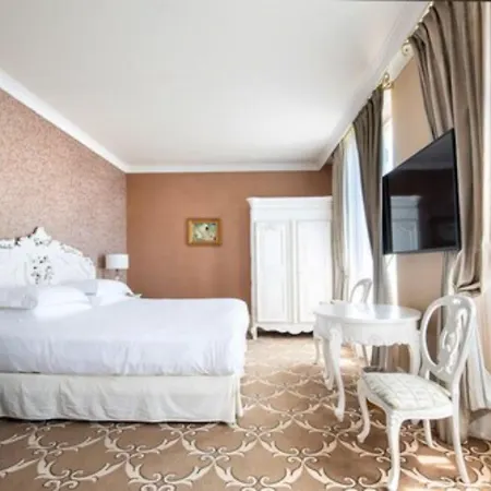 فندق Chateau De La Tour 4*
