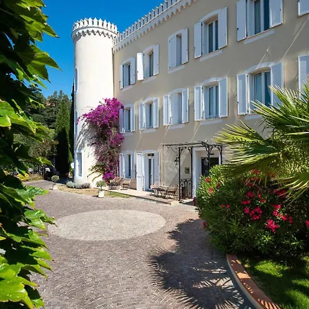 فندق Chateau De La Tour كان