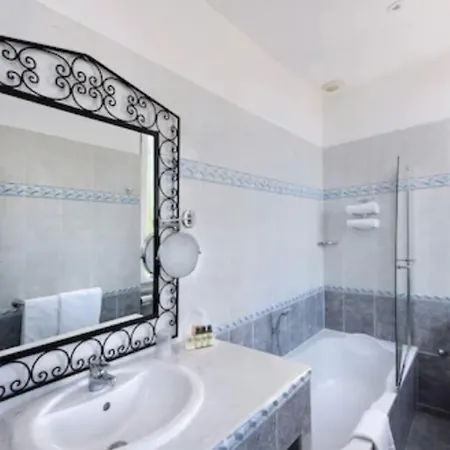 Château De La Tour 4*
