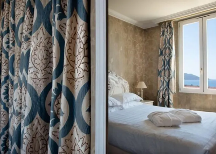 Chateau De La Tour Szálloda 4*