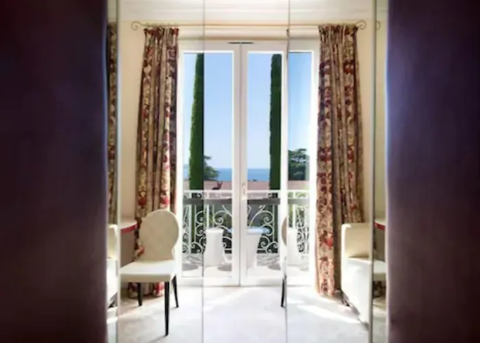 Chateau De La Tour Szálloda Cannes