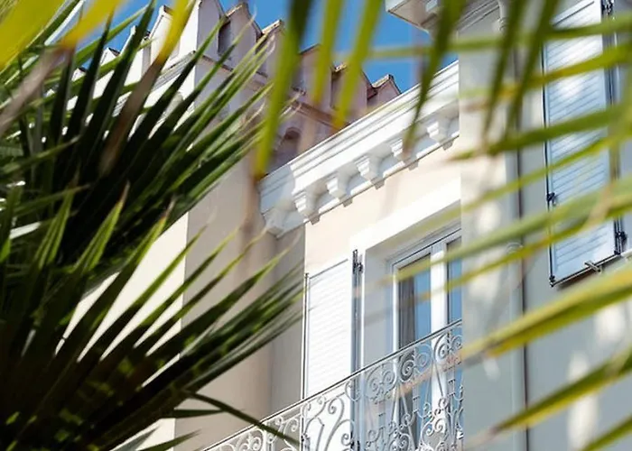 Chateau De La Tour